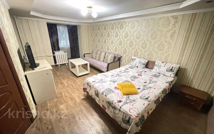 1-бөлмелі пәтер, 30 м², 2/3 қабат тәулігіне, Айманова 196 — Джандосова, бағасы: 12 000 〒 в Алматы, Бостандыкский р-н — фото 6