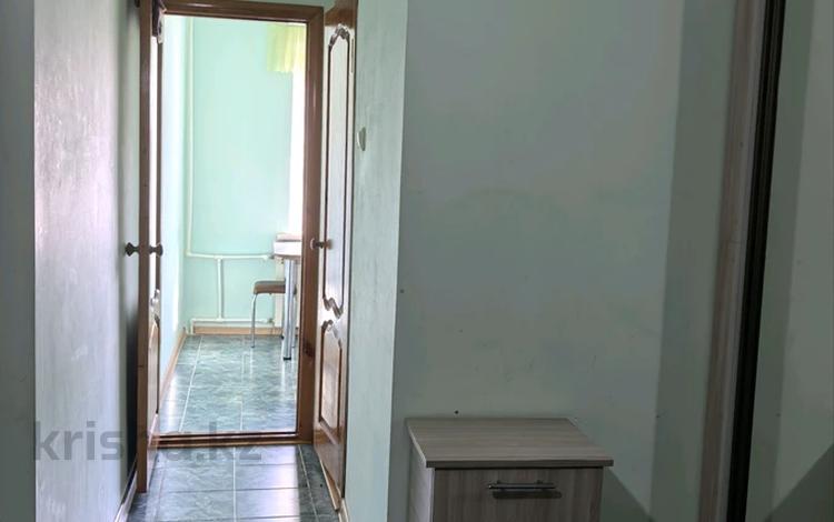 1-комнатная квартира · 35 м² · 3/5 этаж, мкр 8, Абилкайрхана — Район Космос за 130 000 ₸ в Актобе — фото 2