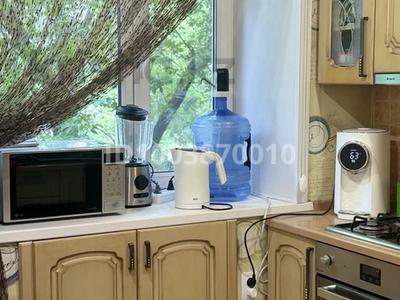 4-комнатная квартира · 60.5 м² · 2/5 этаж, мкр Михайловка , Аманжолова — Гостиница Чайка за 31.5 млн ₸ в Караганде, Казыбек би р-н