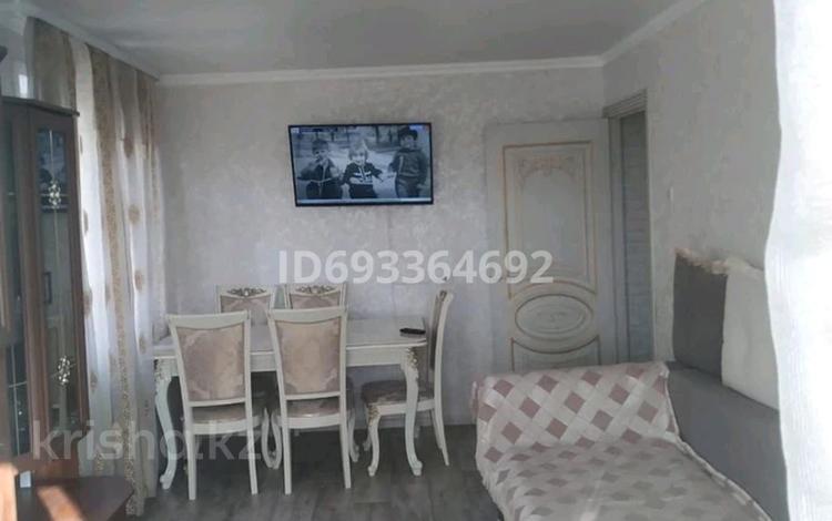 2-бөлмелі пәтер · 43.2 м² · 3/5 қабат, Майкудук, Майкудук, 12й микрорайон 30 — Школа 34 , остановка рядом, бағасы: 11 млн ₸ в Караганде, Алихана Бокейханова р-н — фото 2