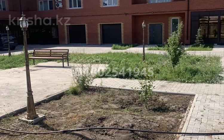 4-комнатная квартира · 205 м², Дружбы народов 8 за 52.5 млн ₸ в Аксае — фото 13
