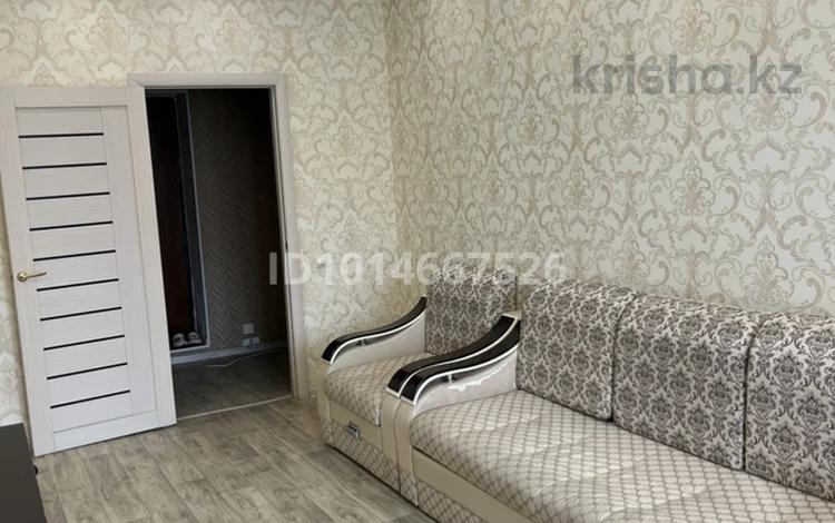 2-комнатная квартира · 68 м² · 3/6 этаж, мкр Строитель, Сергея Тюленина — Пересечение улиц Абулхаир хана и Сергея Тюленина за 300 000 ₸ в Уральске — фото 2