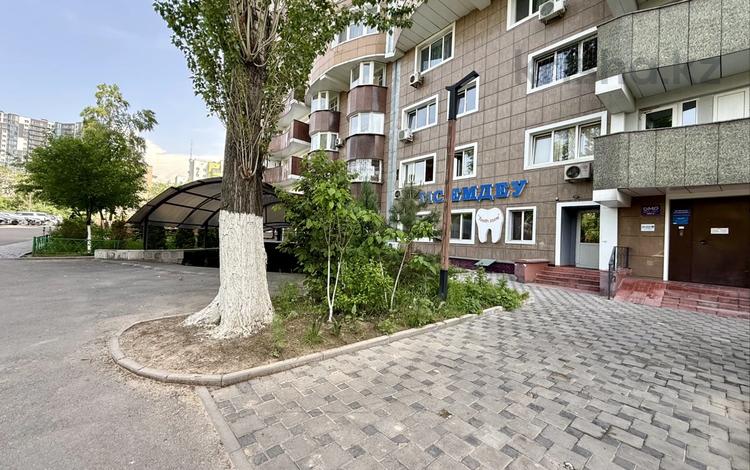 Свободное назначение, офисы, магазины и бутики, склады, общепит, салоны красоты, бани, гостиницы и зоны отдыха, фитнес и спорт, медцентры и аптеки, образование, развлечения, конференц-залы, кабинеты и рабочие места, студии · 75 м² за 550 000 ₸ в Алматы, Медеуский р-н — фото 2