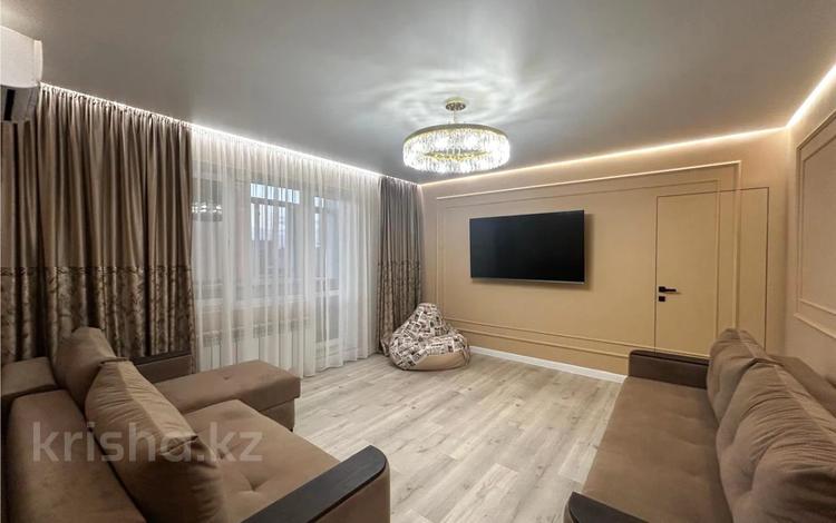 5-комнатная квартира · 96 м² · 3/5 этаж, Майкудук, Мкр Голубые пруды — Школа 77 за 42 млн ₸ в Караганде, Алихана Бокейханова р-н — фото 2