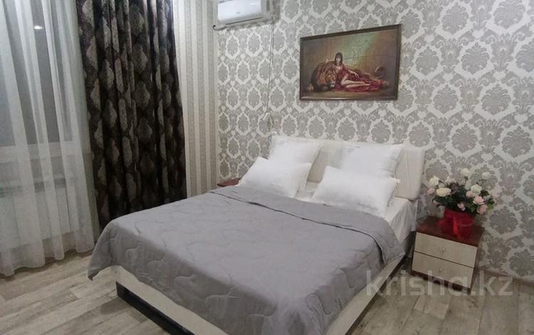 3-комнатная квартира · 100 м² · 2 этаж, Маншук Маметовой -Мухита — Три кровати + диван+ 2 кондиционера Центр за 30 000 ₸ в Уральске — фото 154