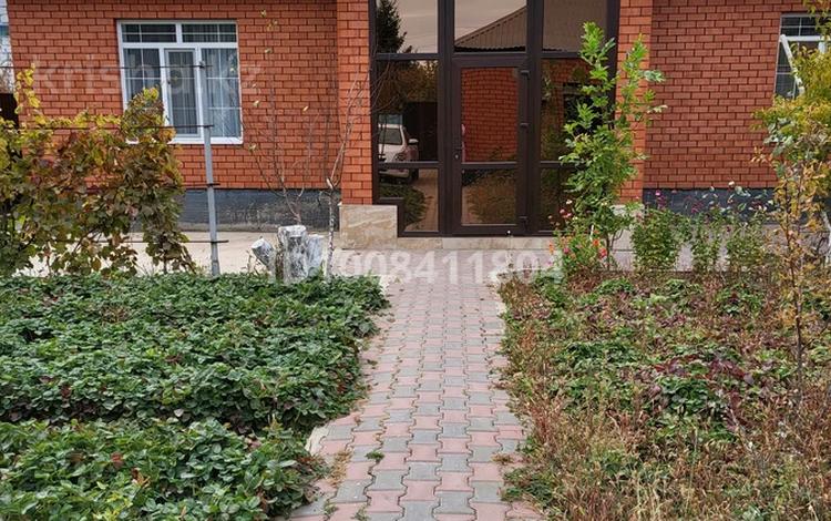 Отдельный дом · 4 комнаты · 162 м² · 7 сот., Буровик — Магазин Жібек Жолы, заправка Лидер за 36 млн ₸ в Актобе, мкр Акжар — фото 2