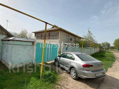 Продажа домов и дачи в Туркестанской обл.: Отдельный дом · 9 комнат · 240 м² · 13 сот., Т. Тогызбаева 16 за 26.5 млн 〒 Отдельный дом · 9 комнат · 240 м² · 13 сот., Т. Тогызбаева 16 за 26.5 млн 〒 в Сарыагаш