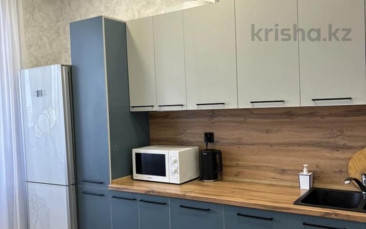 2-бөлмелі пәтер · 75 м² · 5/9 қабат, Камзина 41/1, бағасы: 20 000 ₸ в Павлодаре — фото 3