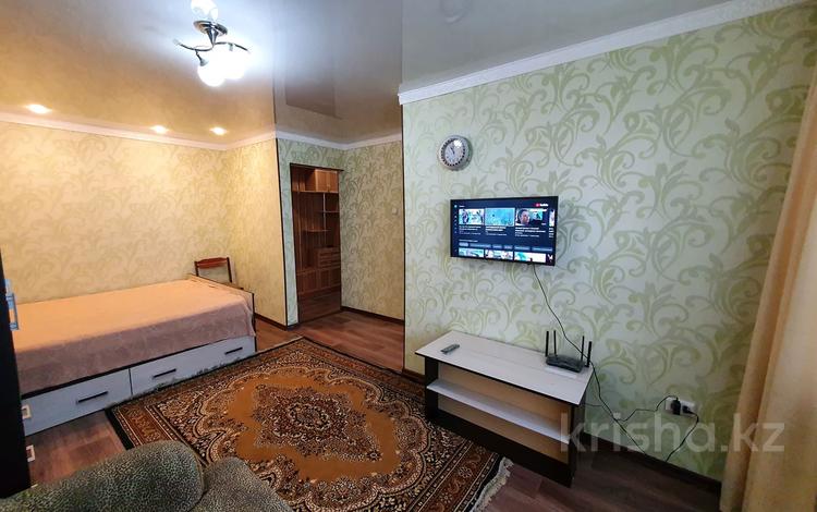 1-комнатная квартира, 32 м², 4/5 этаж посуточно, Астана 35 за 8 000 〒 в Аксу — фото 2