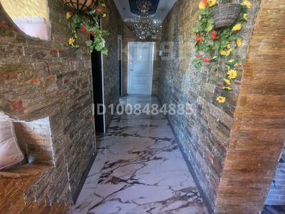 3-комнатная квартира · 200 м² · 3/3 этаж, мкр Юго-Восток, Мкр Юго-Восток мкр Алтын Арка 21 за 330 000 ₸ в Караганде, Казыбек би р-н