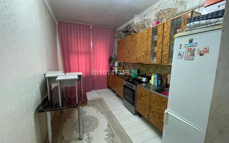 3-комнатная квартира · 63 м² · 2/3 этаж, Карасай батыр 5кв4 за 13 млн ₸ в Жибек Жолы — фото 2
