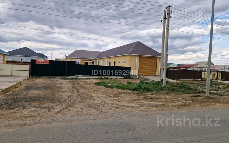 Отдельный дом · 6 комнат · 260 м² · 10 сот., мкр Бирлик-2, Амина Омирзакова 79 — Новый школы Бинум за 37.5 млн 〒 в Атырау — фото 2