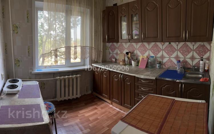 2-комнатная квартира, 45 м², 2/5 этаж, Бирюзова за 7 млн 〒 в Шахтинске — фото 2