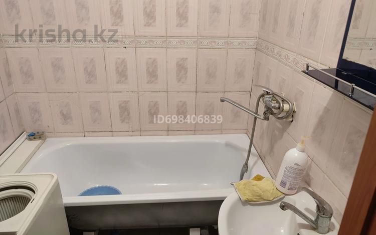 2-бөлмелі пәтер · 68 м² · 1/5 қабат, 2 микрорайон 15, бағасы: 4.9 млн ₸ в Шульбинске — фото 2
