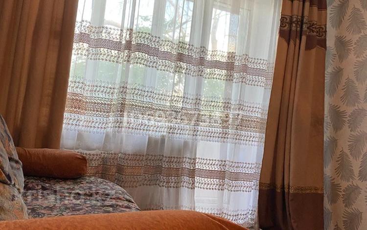 1-комнатная квартира · 50 м² · 3/5 этаж, Майкудук, 19й микрорайон за 100 000 ₸ в Караганде, Алихана Бокейханова р-н — фото 2