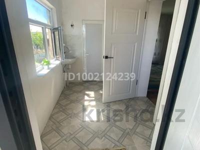 Отдельный дом · 6 комнат · 100 м² · 6 сот., Акбастау 51 — Мектеп,Садик,Супермаркет,автомойка ж т.б за 14.5 млн 〒 в Туркестане