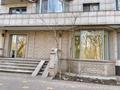 Свободное назначение, офисы, магазины и бутики, салоны красоты, фитнес и спорт, медцентры и аптеки, образование, развлечения, конференц-залы, студии · 225 м² за 2.4 млн ₸ в Алматы, Медеуский р-н — фото 7