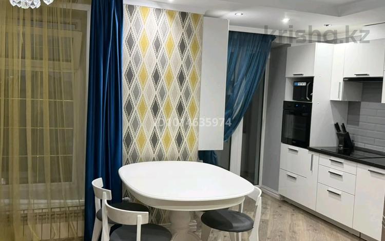 3-комнатная квартира · 80 м² · 7/10 этаж, Айкеша Ибраева 129 за 350 000 ₸ в Семее — фото 2