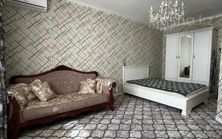 1-комнатная квартира · 45 м² · 6/9 этаж, мкр Аксай-1 34 за 180 000 ₸ в Алматы, Ауэзовский р-н — фото 2