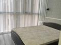 2-комнатная квартира · 55 м² · 17/19 этаж, Шахтеров 52б за 230 000 ₸ в Караганде, Казыбек би р-н — фото 5