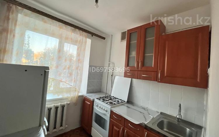 1-комнатная квартира, 30 м², 3/5 этаж, Сатпаева — АПК за 8 млн 〒 в Актобе — фото 2