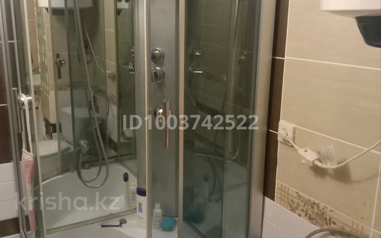 3-бөлмелі пәтер · 70 м² · 3/5 қабат, Бараева 16 — Меруерт гостиницаның қасында, бағасы: 7.2 млн ₸ в Научном — фото 4