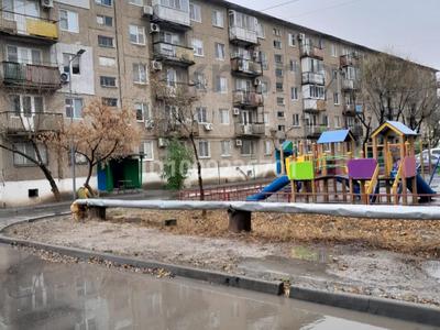 2-комнатная квартира · 43 м² · 3/5 этаж, Аззатык 68б — Рембытехника за 15 млн 〒 в Атырау