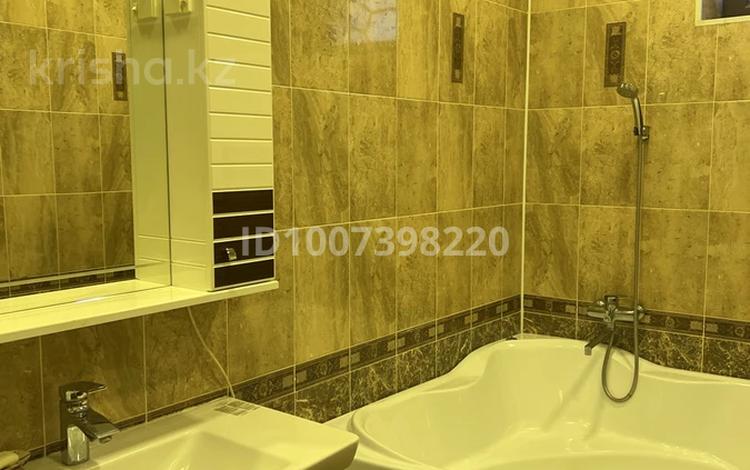 Отдельный дом · 10 комнат · 400 м² · 0.6 сот., Пер яссауи 3/1 — Мкр. Байтерек за 2 млн 〒 в  — фото 2