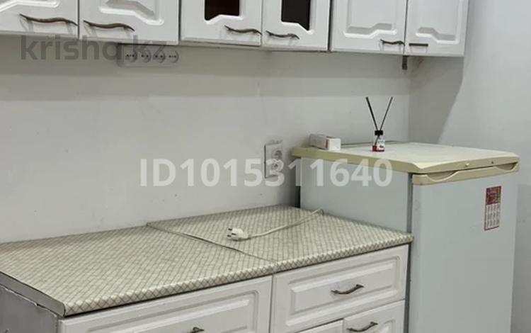 1 комната · 18 м² · 5/5 этаж, Гагарина 36/4 — Возле рынка Оним за 50 000 ₸ в Уральске — фото 2
