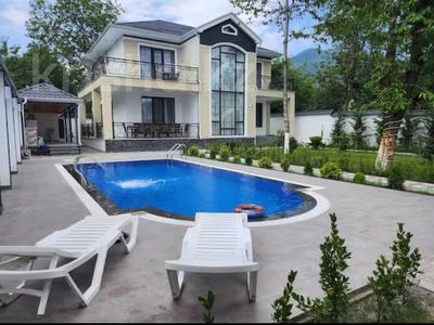 Дом · 4 комнаты · 425 м², мкр Аскартау за 200 000 ₸ в Алматы, Медеуский р-н
