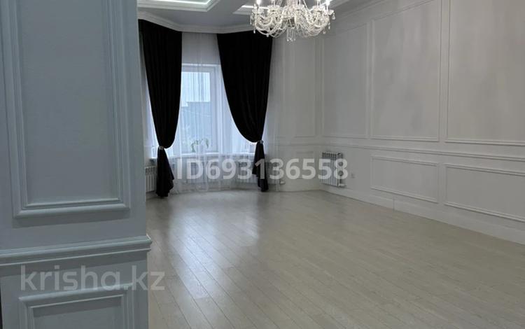 Отдельный дом · 6 комнат · 220 м² · 9 сот., мкр. Алтын орда, Район Тойота центр за 125 млн 〒 в Актобе — фото 2