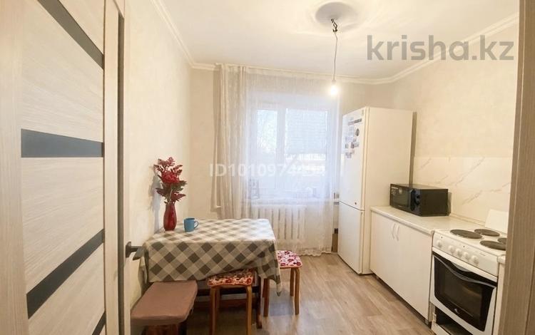 1-комнатная квартира · 41.5 м² · 3/5 этаж, мкр Юго-Восток, Мкр Степной 1 6/43 за 17.6 млн ₸ в Караганде, Казыбек би р-н — фото 2