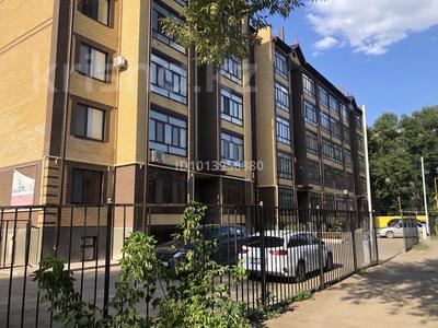 2-комнатная квартира · 84.7 м² · 1/5 этаж, Привокзальная 58/2 за 180 000 ₸ в Уральске, мкр Школьник