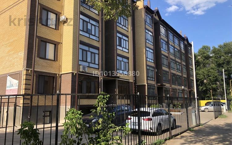 2-бөлмелі пәтер · 84.7 м² · 1/5 қабат, Привокзальная 58/2, бағасы: 180 000 ₸ в Уральске, мкр Школьник — фото 2
