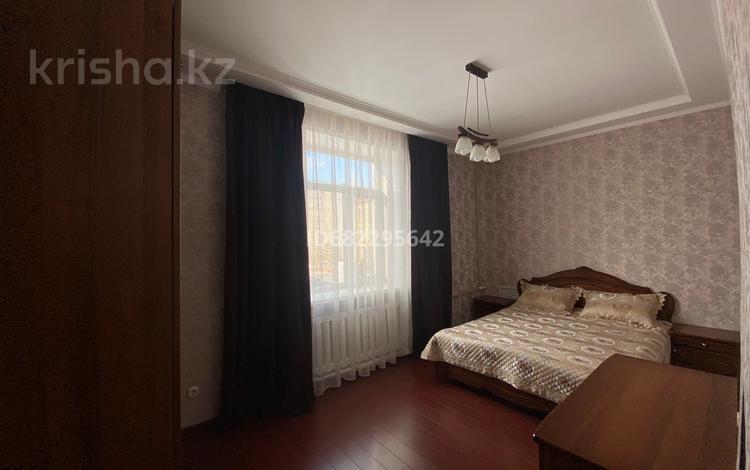 3-комнатная квартира, 68 м² помесячно, Шалкар 21 за 150 000 〒 в Кокшетау — фото 2