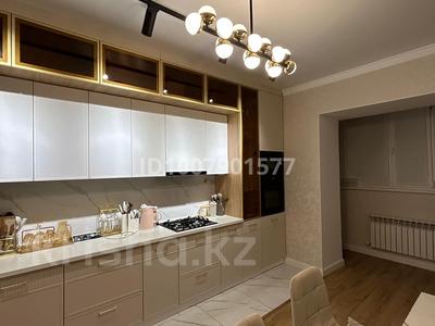 3-комнатная квартира · 120 м² · 2/5 этаж, мкр. Алтын орда, Ораз татеулы — Рядом школа Акбобек, лядовая арена, жекпежек за 500 000 〒 в Актобе