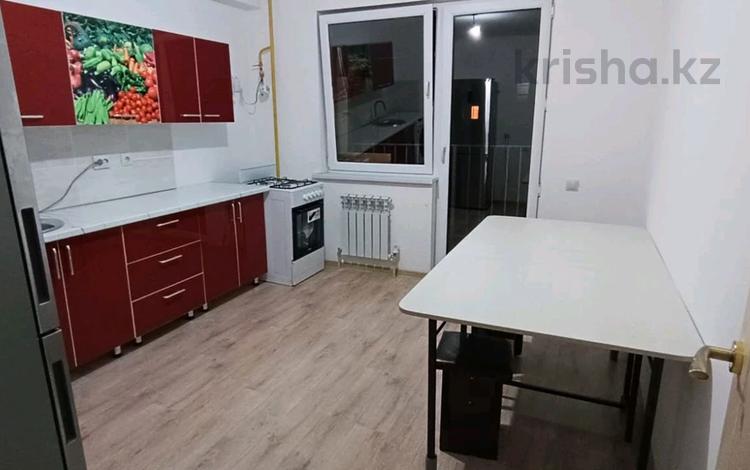 3-комнатная квартира, 81 м², 4/5 этаж помесячно, Алтын орда 6/38 — Алтын орда