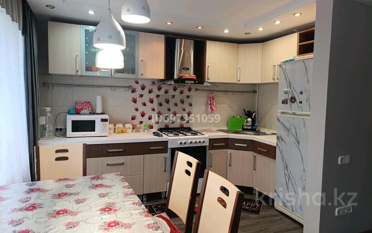 3-бөлмелі пәтер · 60 м² · 2/5 қабат, Абая 12, бағасы: 23 млн ₸ в Бурабае — фото 12