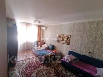 1-бөлмелі пәтер · 30 м² · 1/5 қабат, мкр 5 134 — Магазин Dastarhan, кафе Safari, Остановка Дом Ветеранов, бағасы: 10 млн ₸ в Актобе