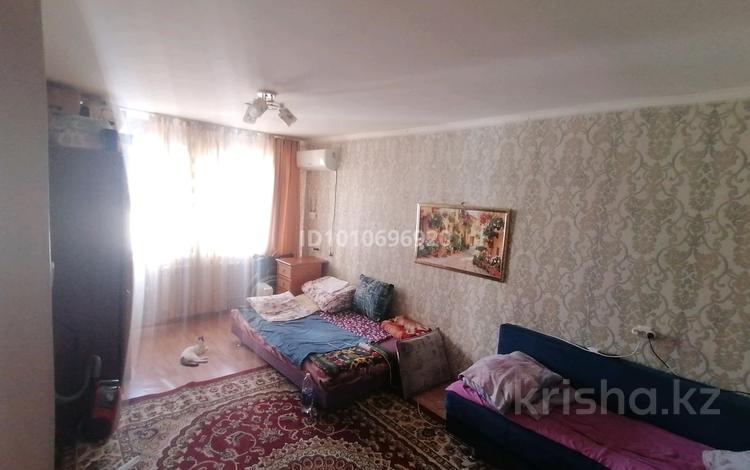 1-бөлмелі пәтер · 30 м² · 1/5 қабат, мкр 5 134 — Магазин Dastarhan, кафе Safari, Остановка Дом Ветеранов, бағасы: 10 млн ₸ в Актобе — фото 2