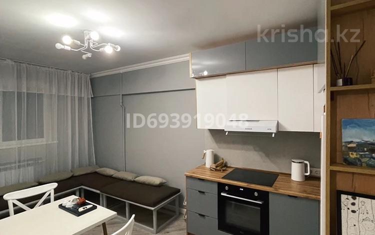 2-комнатная квартира, 45 м², 2/5 этаж помесячно, Аль Фараби 71/13 — Казну