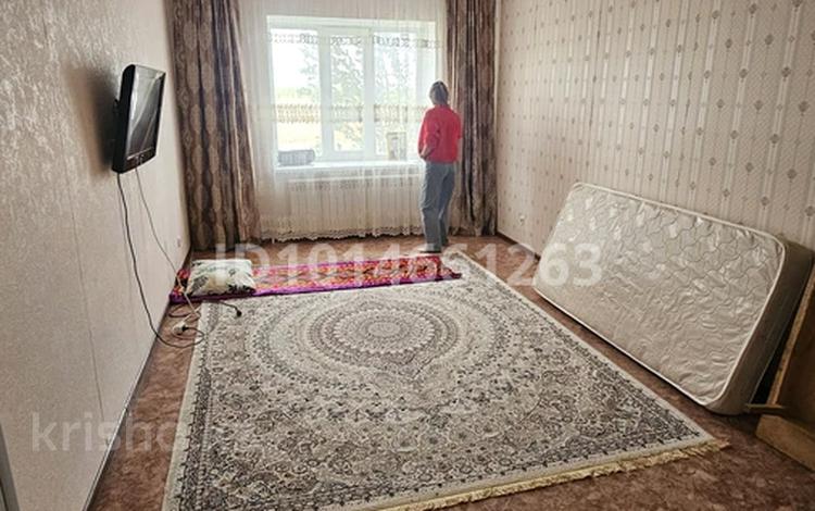 1-комнатная квартира · 49 м² · 1/9 этаж, мкр 4 16г за 13 млн ₸ в Актобе — фото 2