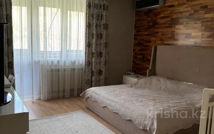 5-бөлмелі пәтер · 196 м² · 4/6 қабат, Сагадат Нурмагамбетова 138/2, бағасы: 180 млн ₸ в Алматы, Медеуский р-н — фото 3