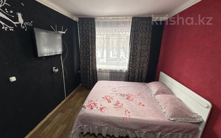1-комнатная квартира · 32 м² · 1/5 этаж, мкр Новый Город, Назарбаева 23 за 10 000 ₸ в Караганде, Казыбек би р-н — фото 2