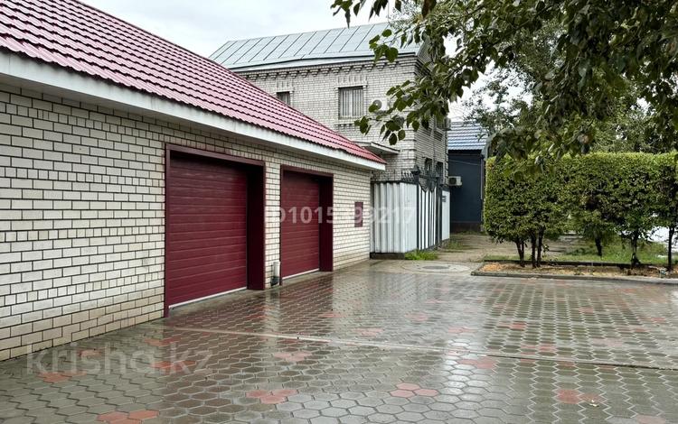 Отдельный дом · 4 комнаты · 170 м² · 6 сот., Чайковского — Чайковского-Момышулы за 110 млн ₸ в Семее — фото 2