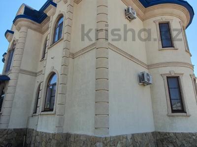 Отдельный дом · 12 комнат · 806 м², мкр Жеруйык, Каленова 6 за 2.4 млн 〒 в Атырау