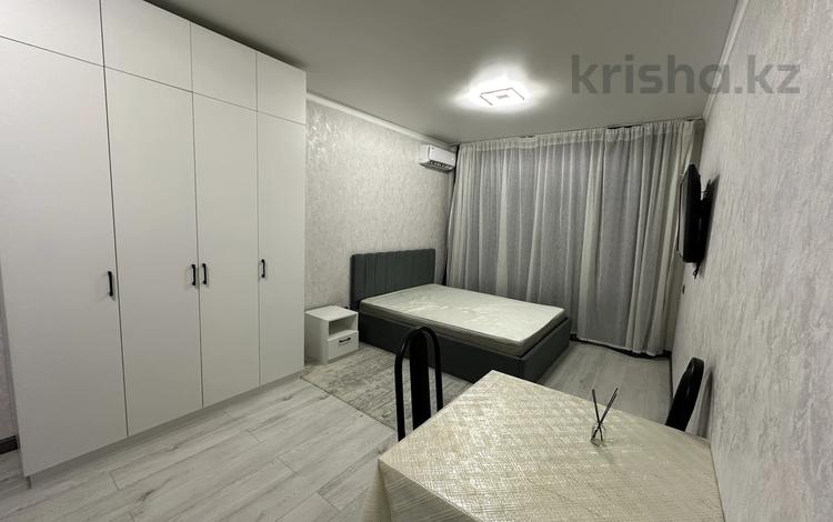 1-комнатная квартира · 40 м² · 8/12 этаж, Райымбека 210 за 300 000 ₸ в Алматы, Алмалинский р-н — фото 2