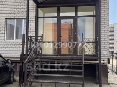 Кеңселер, дүкендер мен бутиктер, медорталықтар мен дәріханалар, білім орталықтары, ойын-сауық, кабинеттер және жұмыс орындары, студиялар · 70 м², бағасы: 350 000 ₸ в Актобе, мкр. Алтын орда