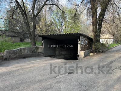 Гараж · мкр Самал-1 — Во дворе за школой Бакалавриат, бағасы: 50 000 ₸ в Алматы, Медеуский р-н