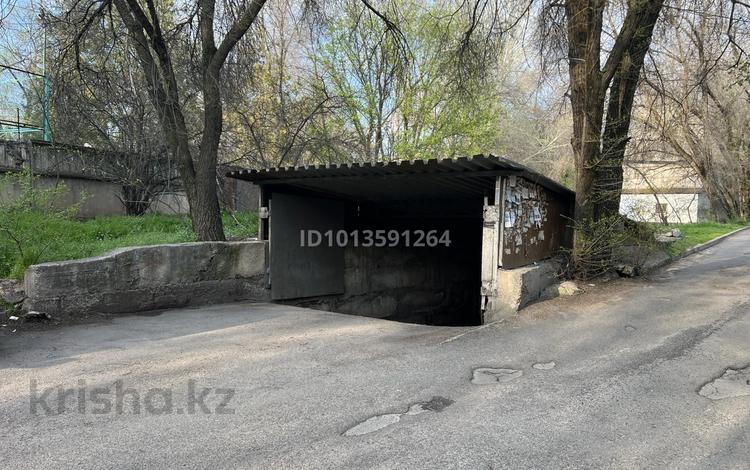 Гараж · мкр Самал-1 — Во дворе за школой Бакалавриат, бағасы: 50 000 ₸ в Алматы, Медеуский р-н — фото 2